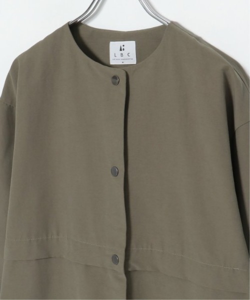 LBC（エルビーシー）の「グログラン切り替えコート（ノーカラーコート・レディース・チャコールグレー/オリーブ・M/L）」の4枚目の写真
