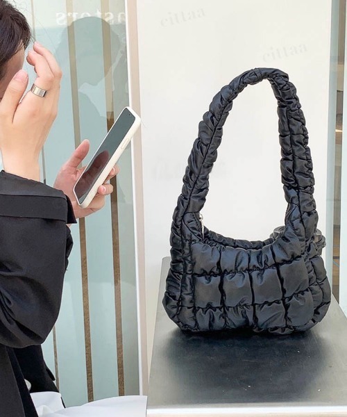 Dalfwin(ダールフィン)の「バブルキルティングショルダーバッグ(ショルダーバッグ・レディース・ブラック/ブラウン/シルバー・ONE SIZE)」の19枚目の写真