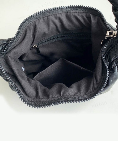Dalfwin(ダールフィン)の「バブルキルティングショルダーバッグ(ショルダーバッグ・レディース・ブラック/ブラウン/シルバー・ONE SIZE)」の7枚目の写真
