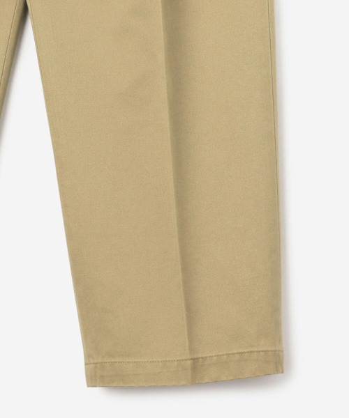 FARAH（ファーラー）の「FARAH | 2タックワイドテーパードチノパンツ MEN（チノパンツ・メンズ・ブラック/ベージュ・34/30/32）」の17枚目の写真