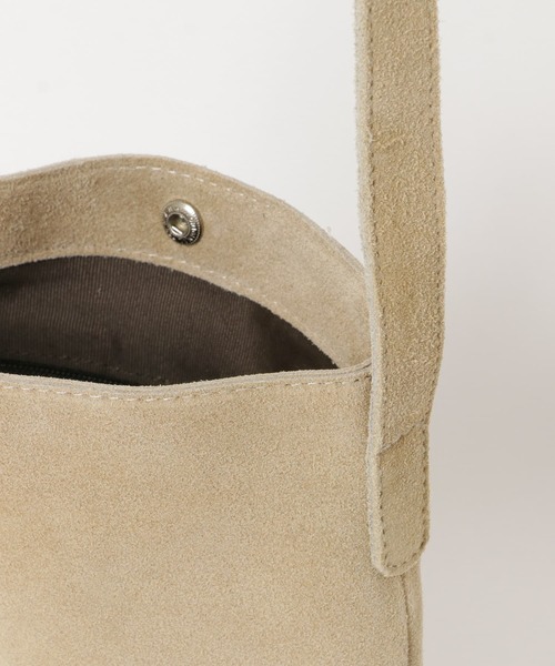 URBAN RESEARCH DOORS(アーバンリサーチドアーズ)の「スエードショルダーバッグ(ショルダーバッグ・メンズ・ブラック/ベージュ/ブラウン系その他・-)」の15枚目の写真