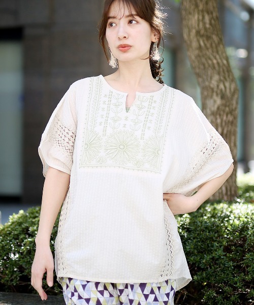 チチカカ(チチカカ)の「エコフレンドリー コットンxラクナウ刺繍プルオーバー(Tシャツ/カットソー・レディース・アイボリー/キャメル/イエロー・FREE)」の2枚目の写真