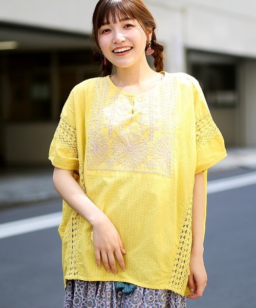 チチカカ(チチカカ)の「エコフレンドリー コットンxラクナウ刺繍プルオーバー(Tシャツ/カットソー・レディース・アイボリー/キャメル/イエロー・FREE)」の1枚目の写真