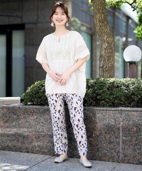 チチカカ(チチカカ)の「エコフレンドリー コットンxラクナウ刺繍プルオーバー(Tシャツ/カットソー・レディース・アイボリー/キャメル/イエロー・FREE)」の4枚目の写真