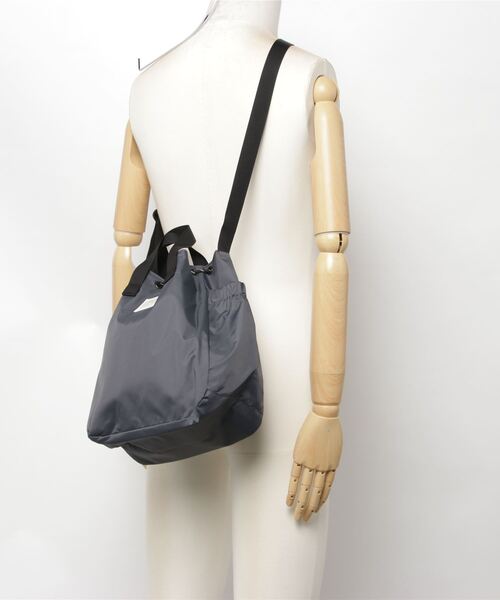 FREDRIK PACKERS（フレドリックパッカーズ）の「FREDRIK PACKERS / フレドリックパッカーズ / 210D BLOOM SHOULDER（ショルダーバッグ・レディース・ベージュ/ブラック/グレー・ONESIZE）」の9枚目の写真