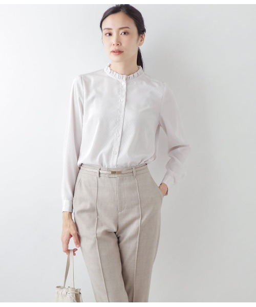 NEWYORKER(ニューヨーカー)の「ポインテッドデシン フリルスタンドブラウス(シャツ/ブラウス・レディース・アイボリー/ネイビー・11号/9号)」の1枚目の写真