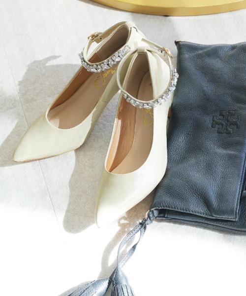 jurer（ジュレ）の「3WAYポインテッドトゥビジューストラップパンプス（パンプス・レディース・ブラック/ゴールド・S/M/L/LL）」の2枚目の写真