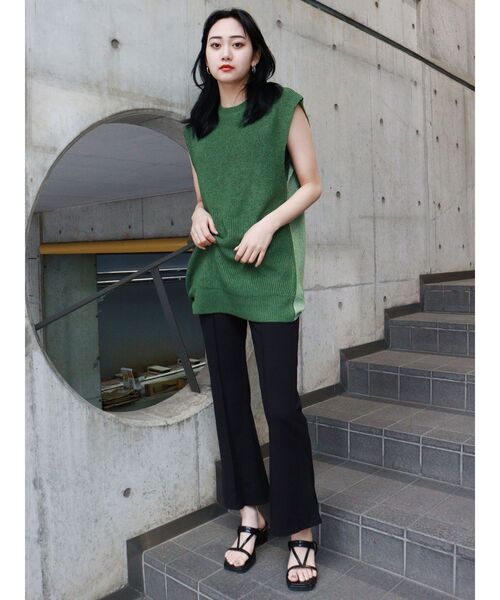 MURUA（ムルーア）の「スムースフィットフレアパンツ（スウェットパンツ・レディース・ブラック/イエロー/ブルー・1/2）」の7枚目の写真