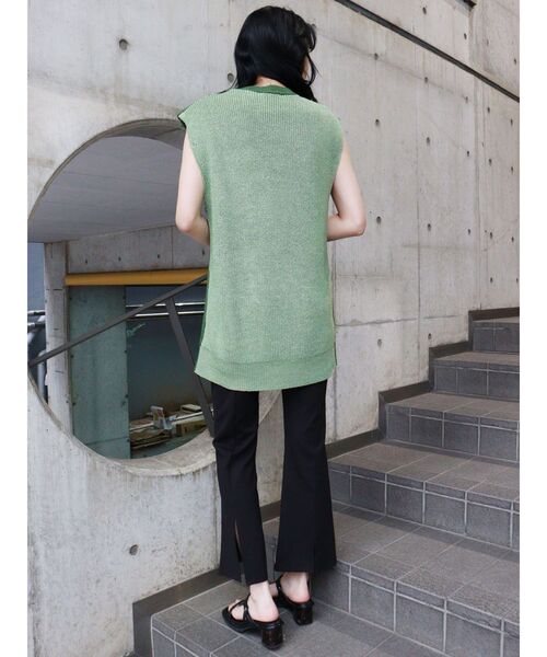 MURUA（ムルーア）の「スムースフィットフレアパンツ（スウェットパンツ・レディース・ブラック/イエロー/ブルー・1/2）」の8枚目の写真