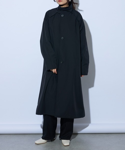 Lui's（ルイス）の「スタンドカラーバルーンコート（ステンカラーコート・レディース・ライトカーキ/ブラック・FREE）」の3枚目の写真