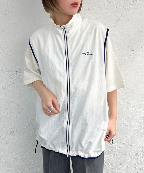 apres jour mignon(アプレジュールミニョン)の「ナイロン配色ベスト【ZOZOTOWN限定アイテム】(ベスト・レディース・ブラック/オフホワイト/ネイビー・X-LARGE/フリー)」の4枚目の写真