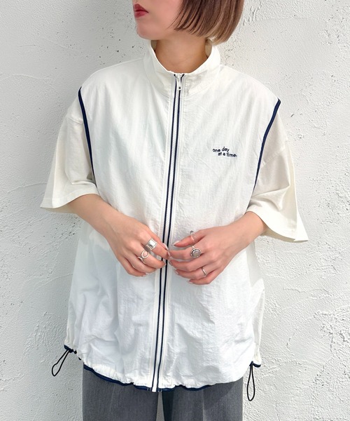 apres jour mignon(アプレジュールミニョン)の「ナイロン配色ベスト【ZOZOTOWN限定アイテム】(ベスト・レディース・ブラック/オフホワイト/ネイビー・X-LARGE/フリー)」の5枚目の写真