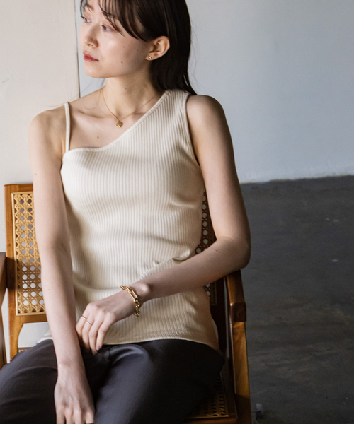 Noble（ノーブル）の「ワンショルダープルオーバー（タンクトップ・レディース・ブラック/アイボリー・FREE）」の2枚目の写真