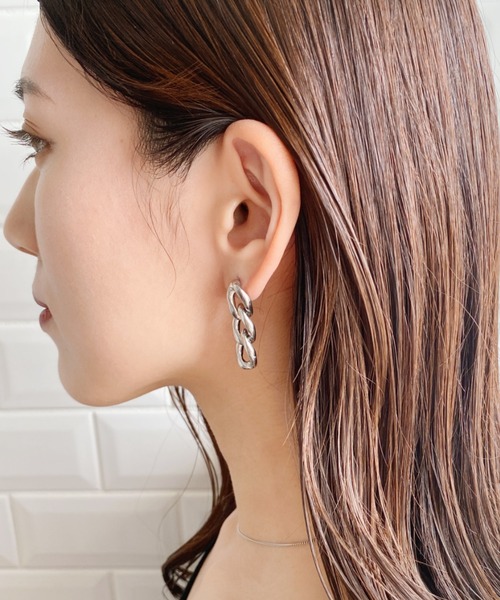 thank U more(サンキューモア)の「【サージカルステンレス】3連チェーンモチーフピアス(ピアス(両耳用)・レディース・ゴールド/シルバー・FREE)」の3枚目の写真