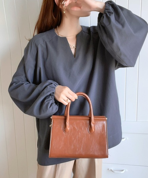 classicalelf(クラシカルエルフ)の「大人のナチュラルな抜け感。2way バルーン袖キーネックトップス(シャツ/ブラウス・レディース・ブラック/キャメル/パープル系その他/アイボリー/ブルー系その他/グレイッシュベージュ・SMALL/X-LARGE/MEDIUM/LARGE)」の18枚目の写真