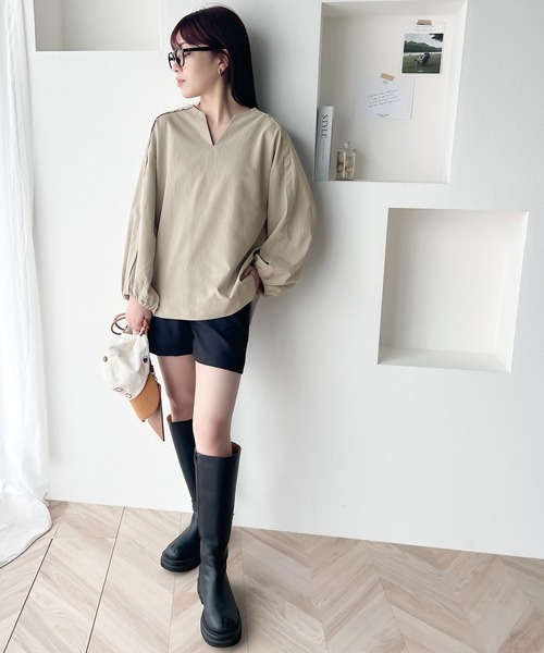 classicalelf(クラシカルエルフ)の「大人のナチュラルな抜け感。2way バルーン袖キーネックトップス(シャツ/ブラウス・レディース・ブラック/キャメル/パープル系その他/アイボリー/ブルー系その他/グレイッシュベージュ・SMALL/X-LARGE/MEDIUM/LARGE)」の12枚目の写真