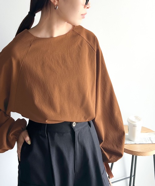 classicalelf(クラシカルエルフ)の「大人のナチュラルな抜け感。2way バルーン袖キーネックトップス(シャツ/ブラウス・レディース・ブラック/キャメル/パープル系その他/アイボリー/ブルー系その他/グレイッシュベージュ・SMALL/X-LARGE/MEDIUM/LARGE)」の13枚目の写真