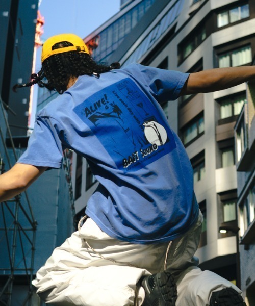 BAIT(ベイト)の「BAIT バックプリント 半袖Tシャツ/ポスター 235-BAT-TEE-006(Tシャツ/カットソー・メンズ・ホワイト/グレー/ブルー・LARGE/X-LARGE/MEDIUM)」の3枚目の写真