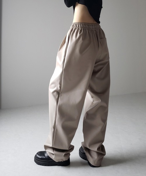me+em select（ミームセレクト）の「※※【 ４size／２color 】ドロストフェイクレザーボリュームワイドパンツ（その他パンツ・レディース・アイボリー/ブラック・X-LARGE/LARGE/MEDIUM/SMALL）」の19枚目の写真