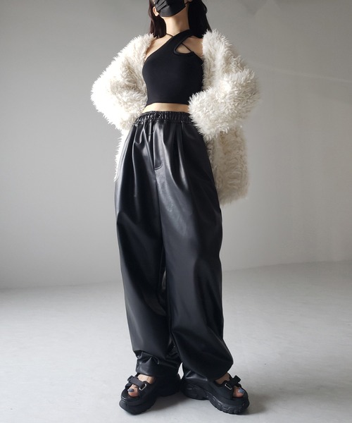 me+em select（ミームセレクト）の「※※【 ４size／２color 】ドロストフェイクレザーボリュームワイドパンツ（その他パンツ・レディース・アイボリー/ブラック・X-LARGE/LARGE/MEDIUM/SMALL）」の11枚目の写真