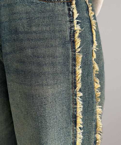 Java（ジャバ）の「《JaVaジャバコラボ》一瞬でシルエットもキマル！ 配色 × フリンジデザイン。 綿100% サイド フリンジ ワイドルーズ オーバーサイズ デニムパンツ（デニムパンツ・レディース・ワンウォッシュ/ブラック/ブルー/その他1・SMALL/LARGE/MEDIUM/X-LARGE）」の21枚目の写真