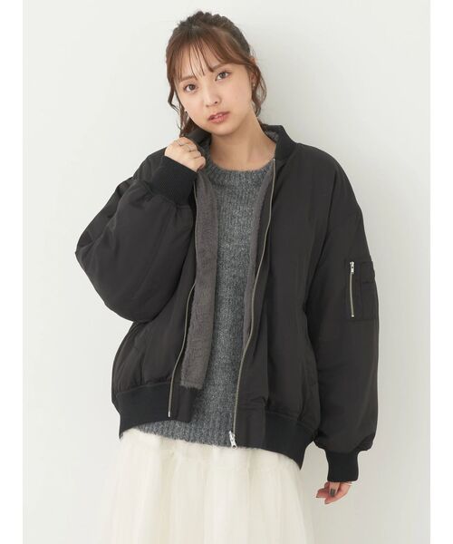 earth music&ecology(アースミュージックアンドエコロジー)の「リバーシブルMA-1(MA-1・レディース・アイボリー/ブラック/カーキ・M/L)」の4枚目の写真