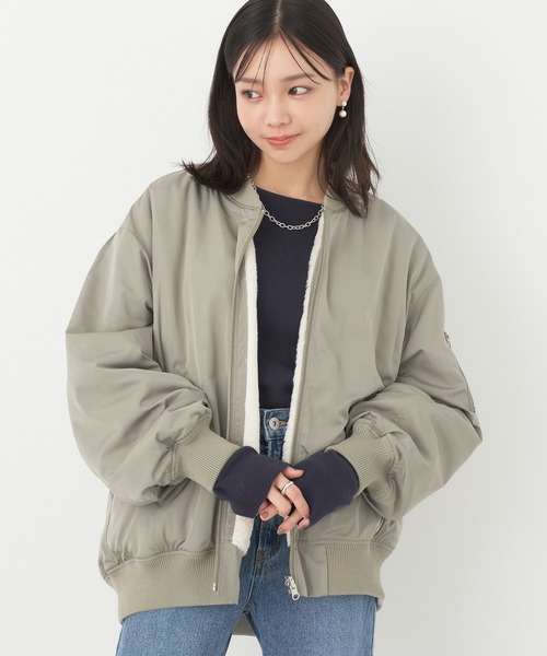 earth music&ecology(アースミュージックアンドエコロジー)の「リバーシブルMA-1(MA-1・レディース・アイボリー/ブラック/カーキ・M/L)」の1枚目の写真