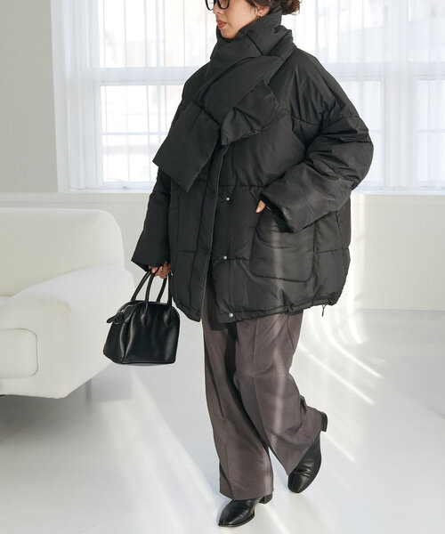 DISCOAT（ディスコート）の「【WEB限定】マフラー付ノーカラーフェイクダウン（ダウンジャケット/コート・レディース・アイボリー/ブラック/ライトベージュ・FREE）」の4枚目の写真