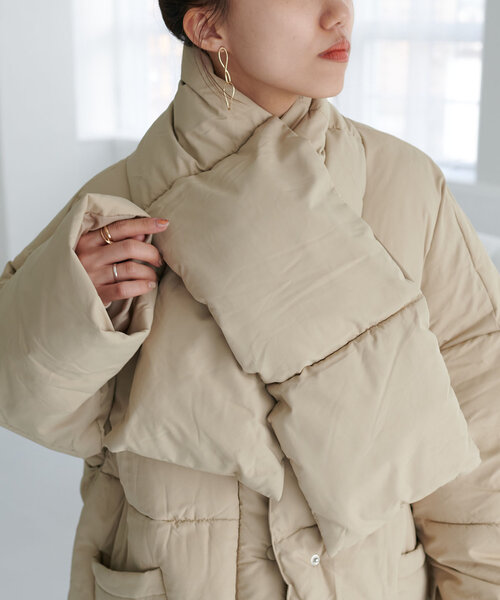 DISCOAT（ディスコート）の「【WEB限定】マフラー付ノーカラーフェイクダウン（ダウンジャケット/コート・レディース・アイボリー/ブラック/ライトベージュ・FREE）」の11枚目の写真