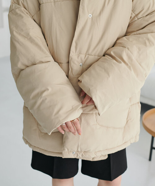 DISCOAT（ディスコート）の「【WEB限定】マフラー付ノーカラーフェイクダウン（ダウンジャケット/コート・レディース・アイボリー/ブラック/ライトベージュ・FREE）」の15枚目の写真