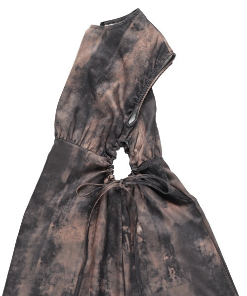 Uenui（ウニュイ）の「サイドホール ワンピース 肌見せ ヘルシー マーブル スリーブレス ロングワンピース（ワンピース・レディース・ブラウン・FREE）」の7枚目の写真