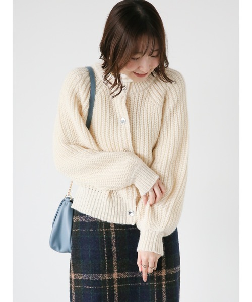 Te chichi TERRASSE(テチチテラス)の「片畦ラメメタルボタンカーディガン(カーディガン/ボレロ・レディース・オレンジ/オフホワイト/グレー・F)」の1枚目の写真