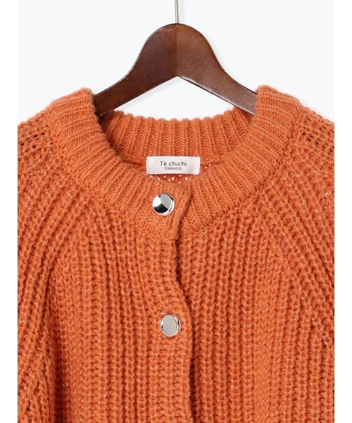 Te chichi TERRASSE(テチチテラス)の「片畦ラメメタルボタンカーディガン(カーディガン/ボレロ・レディース・オレンジ/オフホワイト/グレー・F)」の6枚目の写真