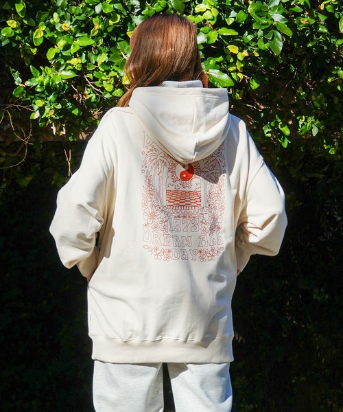 BILLABONG（ビラボン）の「BILLABONG レディース TAKE IT EASY SWEAT PARKA パーカー 【2024年春夏モデル】/ビラボンバッググラフィックプリントロングプルオーバーフーディ（パーカー・レディース・ネイビー/イエロー/アイボリー・MEDIUM/LARGE）」の2枚目の写真