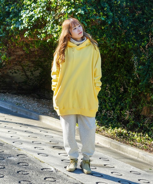 BILLABONG（ビラボン）の「BILLABONG レディース TAKE IT EASY SWEAT PARKA パーカー 【2024年春夏モデル】/ビラボンバッググラフィックプリントロングプルオーバーフーディ（パーカー・レディース・ネイビー/イエロー/アイボリー・MEDIUM/LARGE）」の20枚目の写真