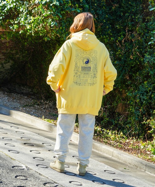 BILLABONG（ビラボン）の「BILLABONG レディース TAKE IT EASY SWEAT PARKA パーカー 【2024年春夏モデル】/ビラボンバッググラフィックプリントロングプルオーバーフーディ（パーカー・レディース・ネイビー/イエロー/アイボリー・MEDIUM/LARGE）」の18枚目の写真