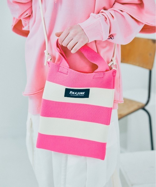 RNA(アールエヌエー)の「E4977 ボーダーニットBAG(ショルダーバッグ・レディース・ブラック×ホワイト/ライトピンク・FREE)」の16枚目の写真