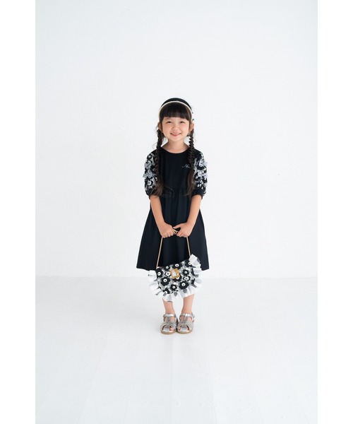 nino（ニノ）の「ポシェット　ミニバラ＆ポピープリント（ショルダーバッグ・キッズ・ブラック/レッド・M）」の6枚目の写真