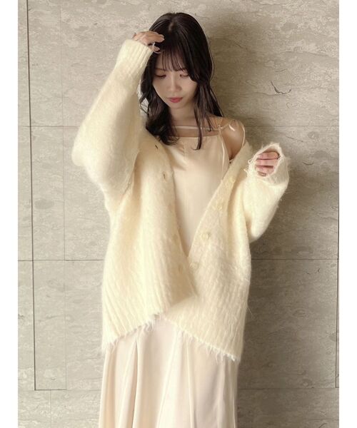 dazzlin(ダズリン)の「ボリュームシャギーミドルカーディガン(カーディガン/ボレロ・レディース・グレー/ネイビー/ブラウン/オフホワイト・FREE)」の5枚目の写真