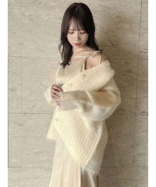 dazzlin(ダズリン)の「ボリュームシャギーミドルカーディガン(カーディガン/ボレロ・レディース・グレー/ネイビー/ブラウン/オフホワイト・FREE)」の6枚目の写真