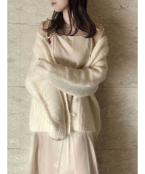 dazzlin(ダズリン)の「ボリュームシャギーミドルカーディガン(カーディガン/ボレロ・レディース・グレー/ネイビー/ブラウン/オフホワイト・FREE)」の7枚目の写真