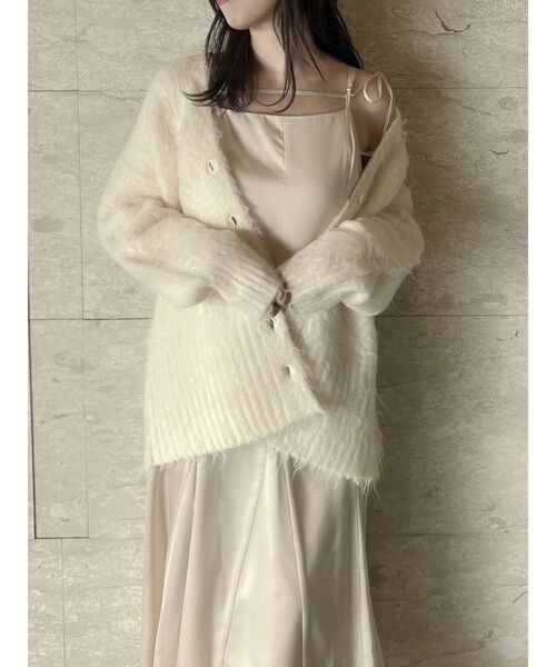 dazzlin(ダズリン)の「ボリュームシャギーミドルカーディガン(カーディガン/ボレロ・レディース・グレー/ネイビー/ブラウン/オフホワイト・FREE)」の8枚目の写真