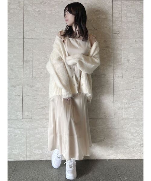 dazzlin(ダズリン)の「ボリュームシャギーミドルカーディガン(カーディガン/ボレロ・レディース・グレー/ネイビー/ブラウン/オフホワイト・FREE)」の9枚目の写真