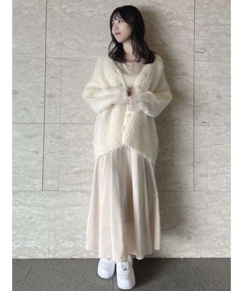 dazzlin(ダズリン)の「ボリュームシャギーミドルカーディガン(カーディガン/ボレロ・レディース・グレー/ネイビー/ブラウン/オフホワイト・FREE)」の10枚目の写真