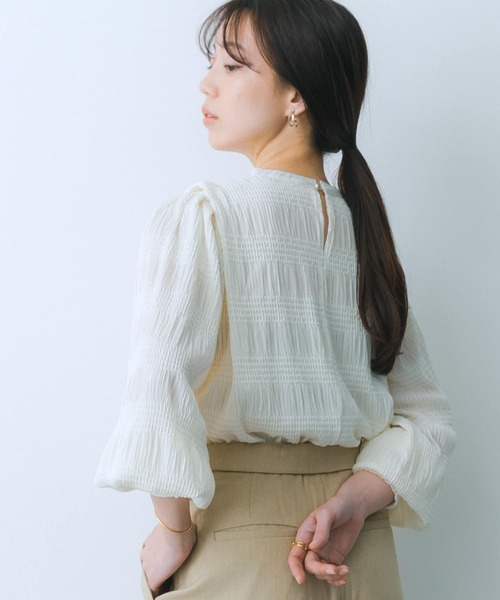 HEYUMM（ヘユム）の「ショルダータックシャーリングトップ