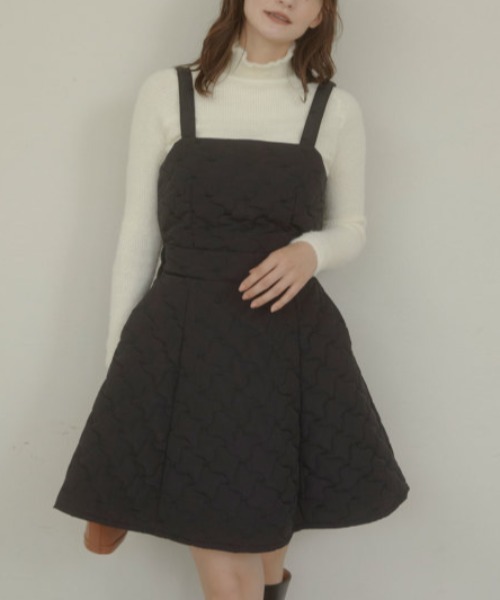 ACYM(アシーム)の「Quilting fit flare ワンピース(ワンピース・レディース・ブラック/アイボリー・FREE)」の2枚目の写真