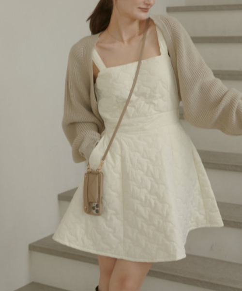 ACYM(アシーム)の「Quilting fit flare ワンピース(ワンピース・レディース・ブラック/アイボリー・FREE)」の3枚目の写真