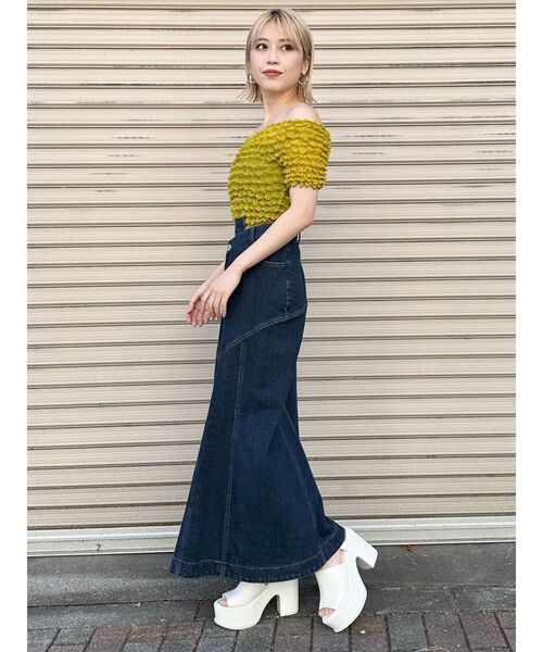 MURUA(ムルーア)の「ウォッシュドデニムマーメイドスカート(デニムスカート・レディース・アイボリー/ブルー・1/2)」の5枚目の写真