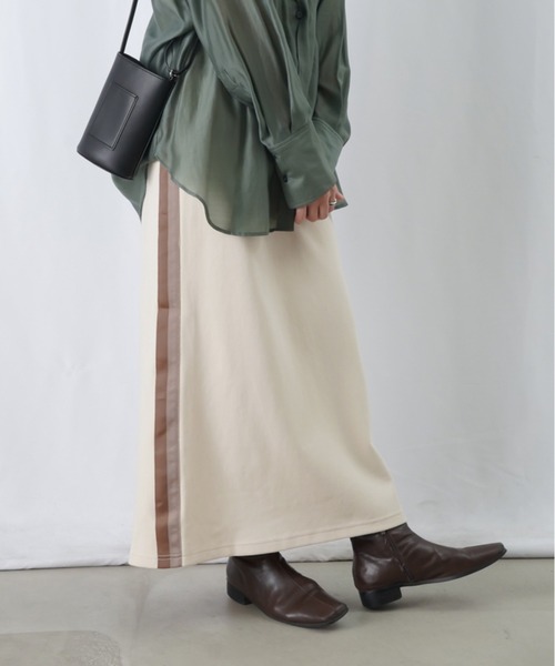 LUCA/LADY LUCK LUCA（ルカ/レディラックルカ）の「LC/LLL サイドラインタイトスカート / カットIラインスカート 【セットアップ着用可】（スカート・レディース・グレー/アイボリー/ブラック・FREE）」の4枚目の写真