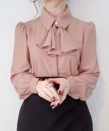 ボタン付きリボンタイブラウス